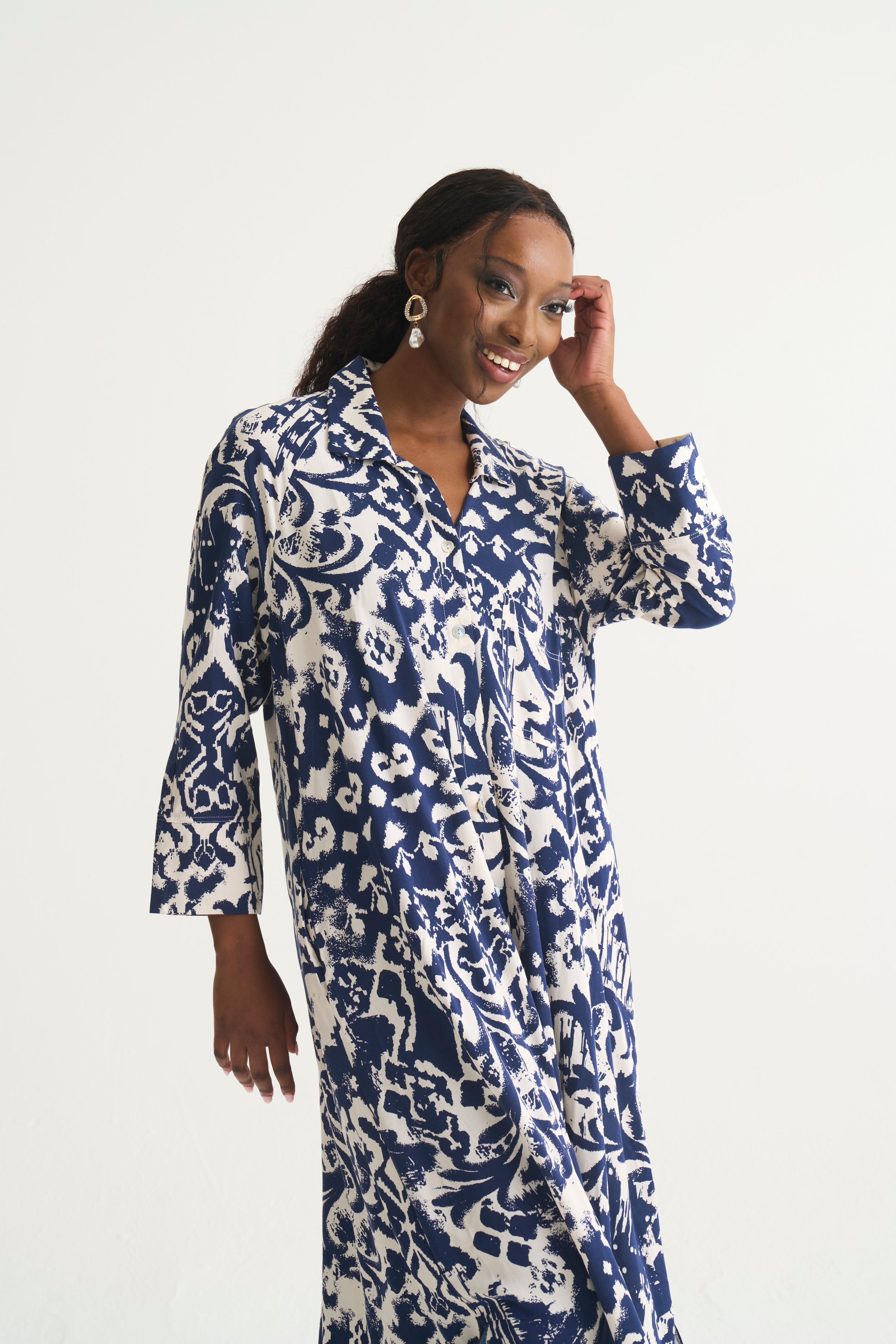 Navy Print Misty Shirt Dress – Famous Easy-Wearing Style with Pockets