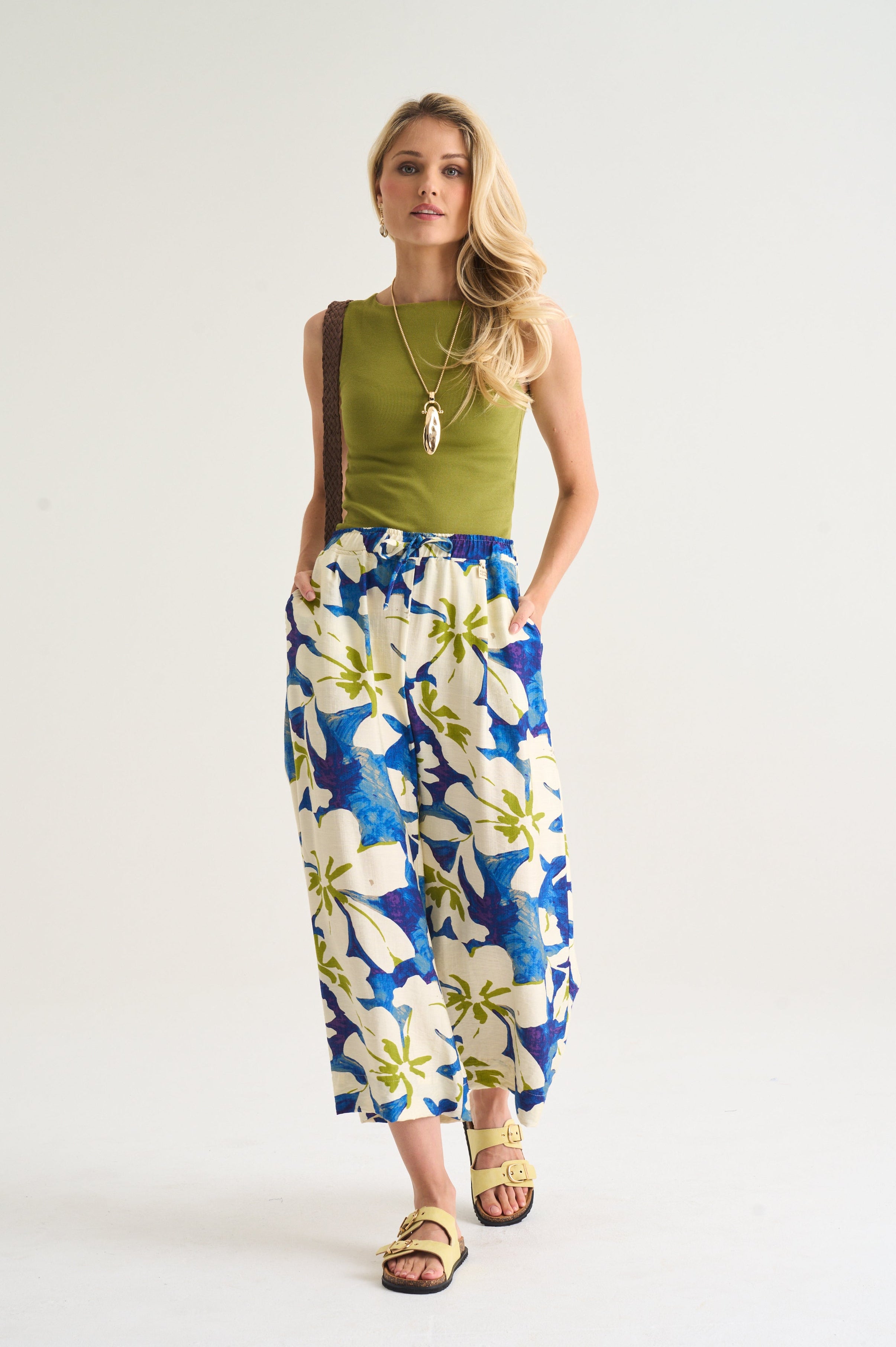 Wide Leg Crop Pant In Abstract Print